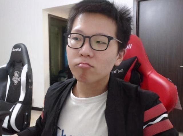 余小c入驻快手直播,引发全网强烈热议快手想要搞事情?