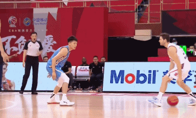 方硕|方硕19＋11引16分大逆转，关键一个细节，北京弃用一人