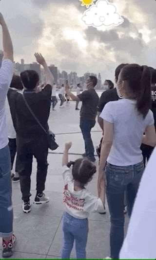 郭富城|郭富城晒全家福庆祝55岁生日，方媛母女三人齐献吻，幸福惹人羡