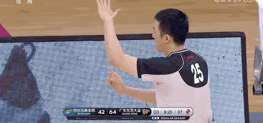 赵睿骂人连续吃t被驱逐出场当值裁判解释骂谁都不行