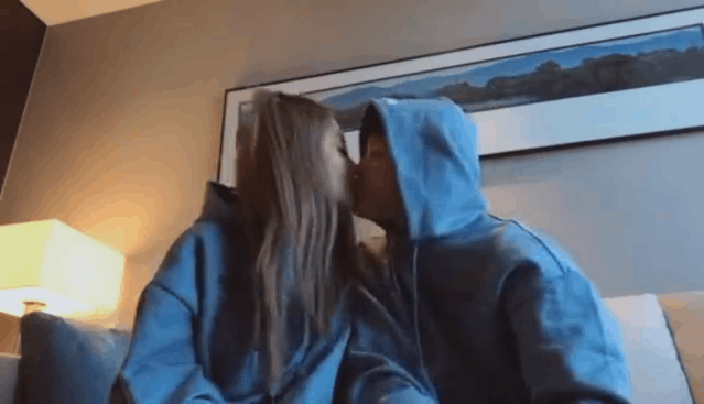 李小璐|李小璐贾乃亮又传复婚，甜馨生日蛋糕显端倪