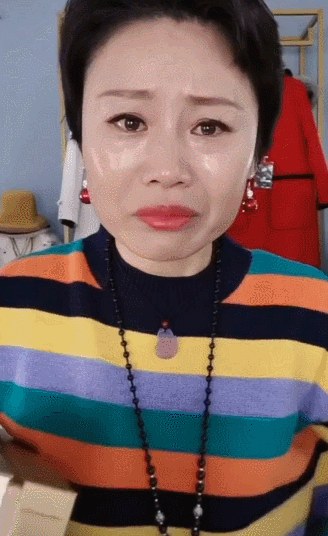 草帽姐|上演苦肉计炒作卖货？草帽姐直播间大哭，被老公家暴抓头发伤透心