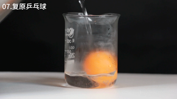 白纸开酒瓶口香糖破椰子10个不可思议的科学生活小妙招