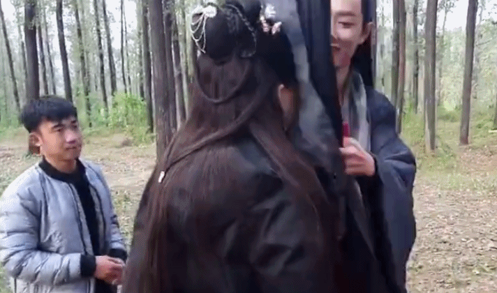 赵露思|赵露思紧急辟谣“表白肖战”！流量明星被粉丝控制，尔冬升才骂过