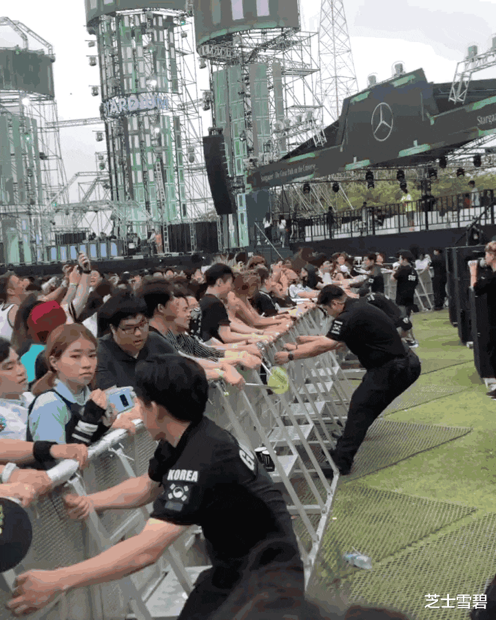 上铺兄弟你这藏钱方式有些潦草哈哈哈每天面对这个能不心动嘛