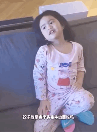 包贝尔|包贝尔晒与饺子万圣妆，同款无脸男造型太醒脑，被调侃大脑门儿费粉