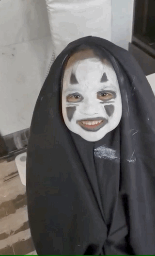 包贝尔|包贝尔晒与饺子万圣妆，同款无脸男造型太醒脑，被调侃大脑门儿费粉