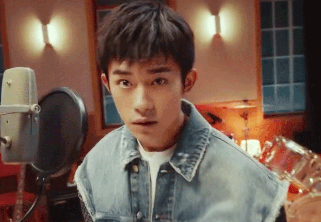 易烊千玺vs二次元千玺双十一主题曲1起挺你很值得