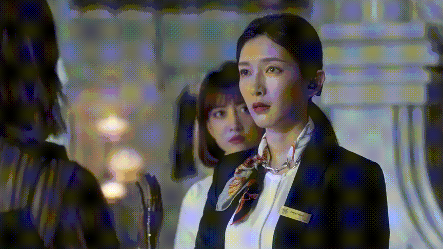 江疏影|江疏影下班图令人惊艳，网友搞笑编故事，为啥此前造型屡遭吐槽？