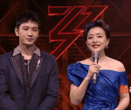 江疏影|江疏影下班图令人惊艳，网友搞笑编故事，为啥此前造型屡遭吐槽？