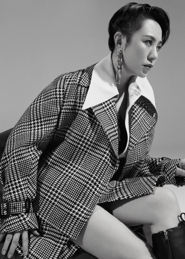 鞋子:sam edelman耳饰:艺人私物衬衫:buonumore服装:nexy.