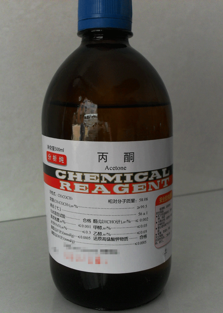 很多卸甲油里面都含有丙酮,这是一种无色透明的液体,不仅有毒还易燃