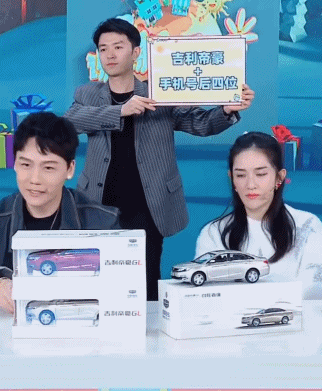 谢娜|谢娜再传怀二胎，最新《快本》肚大如箩，直播突然干呕被疑孕吐