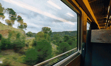 火车|为啥火车座位是面对面，高铁却朝前？答案出乎意料