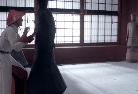 张一山|别再骂鞠婧祎了，张一山比她更夸张，鬼马韦小宝被演成一个傻子