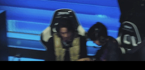 王一博|伞兵在赛场与王一博地下交易，要签名被拍却不知，二人假装无事反应太不自然