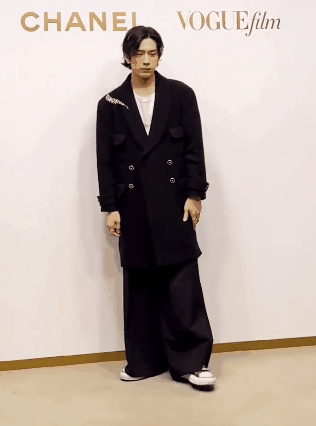 杨幂|电影盛典好神秘！杨幂刘诗诗罕见合体，王一博时尚腿长两米八