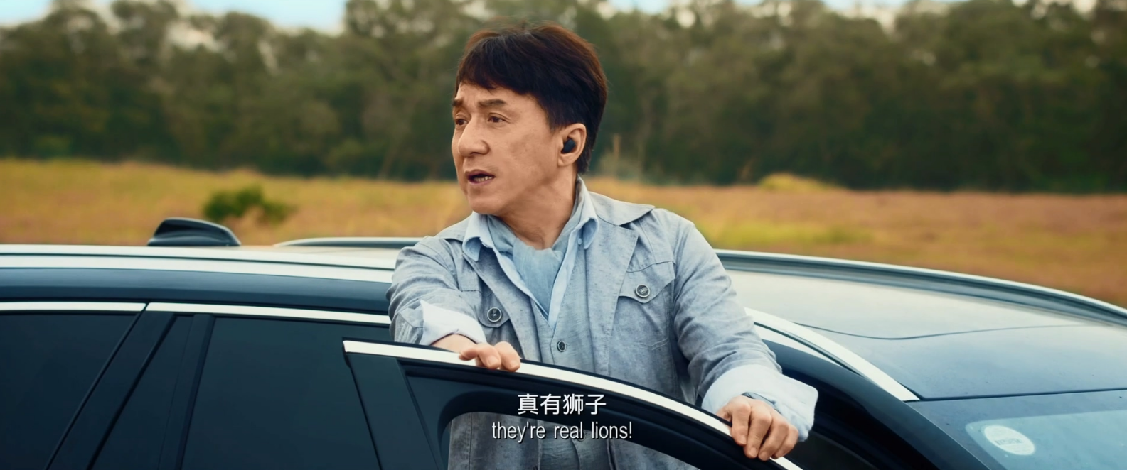 1成龙在电影机器之血中扮演林东,他是港籍警察国际特工,因十三年前
