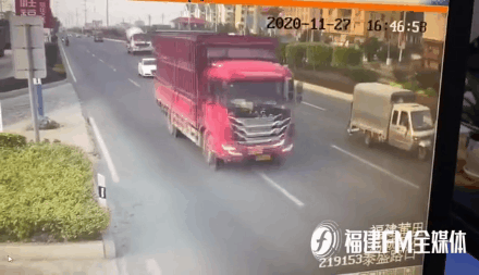 . 福建一水泥搅拌车撞农用车 致9死（图）