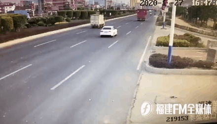  . 福建一水泥搅拌车撞农用车 致9死（图）
