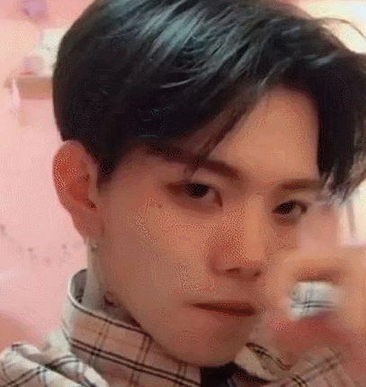 七鹤大人放下戒心摘口罩侧脸神似陈立农不成团当偶像可惜了