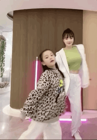 李小璐叫回女儿"贾甜馨"!疑是"复婚"!