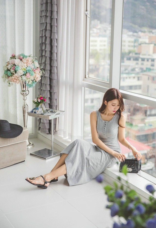 美摄影:恬静气质美模居家写真 温婉娴淑