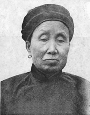 她是抗日英雄,一心救国救民,晚年却犯了错误,后落得惨死下场_腾讯新闻