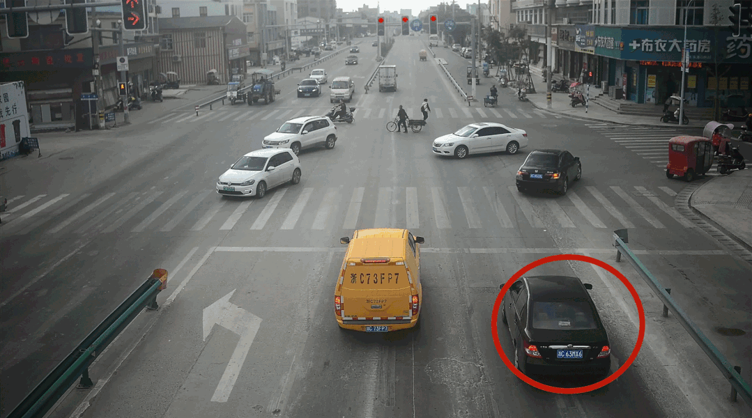 就是这些车在乐清闯红灯 被交警曝光 违法地点:南岳镇疏港大道与乐
