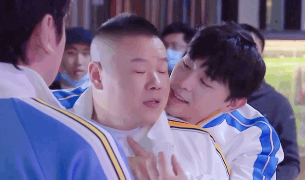 邓伦在《极挑》里的表现也很可爱,岳云鹏和邓伦的甜蜜互动方式真的是