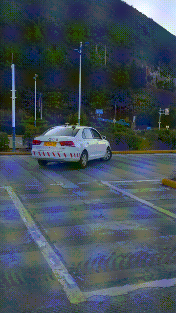 丽江关注来来来瞧新鲜看热闹今天这个驾校的教练员集体考科目二