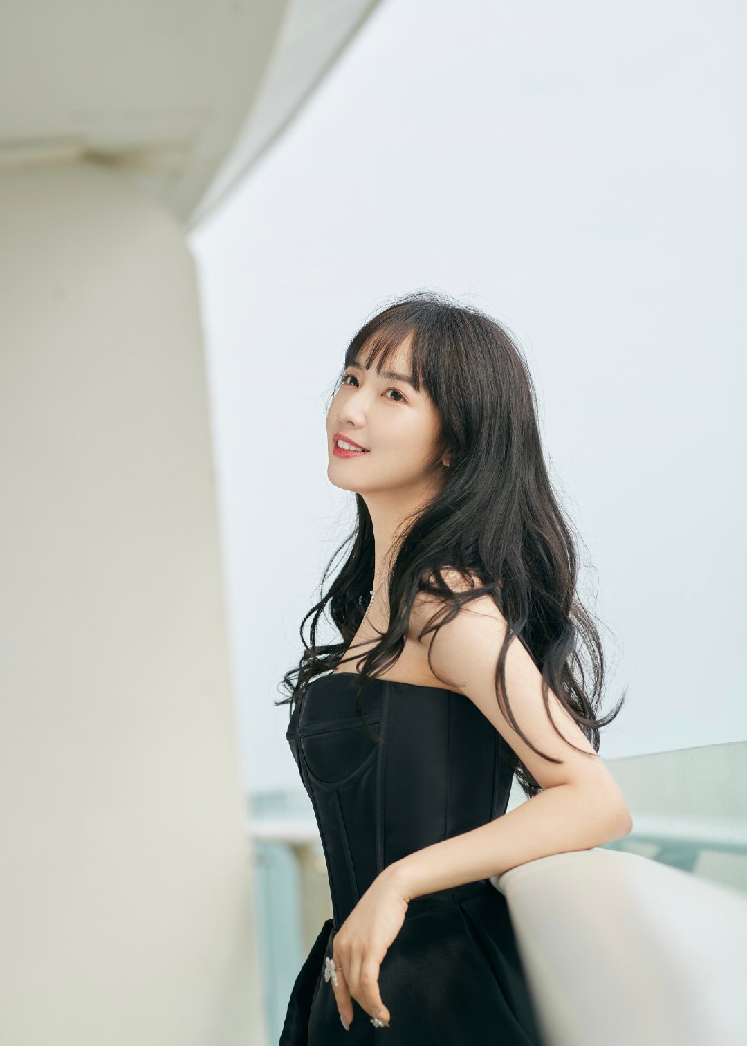 明星壁纸|秦牛正威