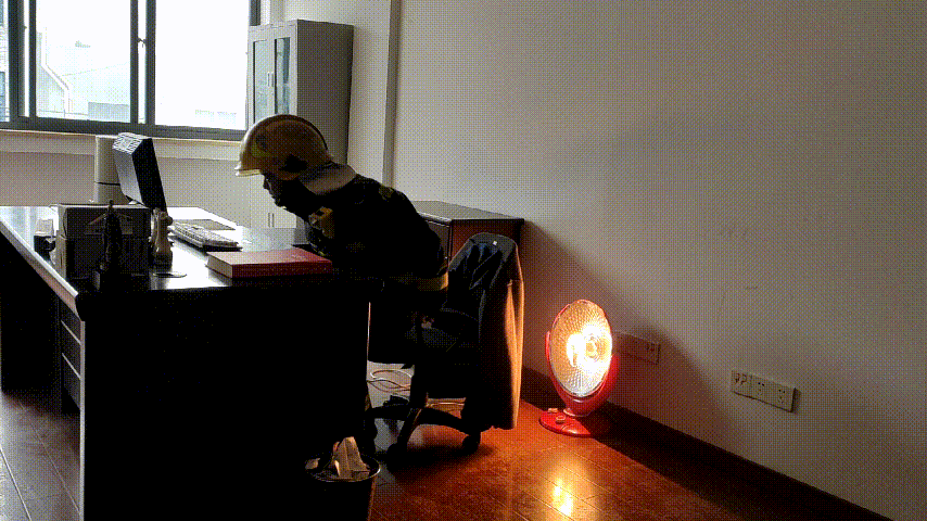 仅8秒,纸巾速燃!蓝朋友用实验告诉你答案_腾讯新闻