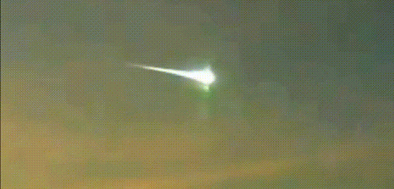 青海不明坠物是火流星网友跑偏为啥陨石只砸农村不砸城市