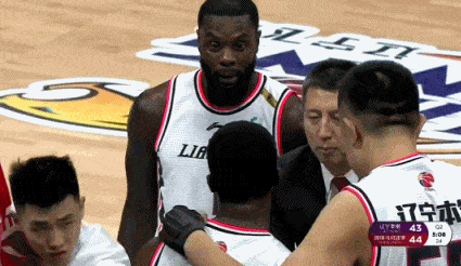 尼克杨绝对不是cba最大牌的外援,但只要师弟同意,他或许会是打球观赏