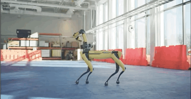 波士顿动力|黑镜狗再现！波士顿动力“大黄狗”上岗SpaceX，勘察火箭爆炸现场