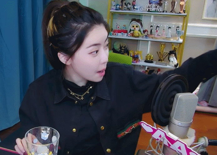 周淑怡开团:白羊座三天不下床,天蝎座先走心再走肾!