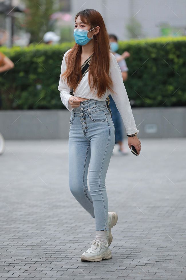 白衣服配什么裤子?（白衣服配什么裤子）-第2张图片-潮百科