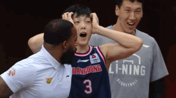 粤疆焦点战赵睿大发神威,有谁注意到胡明轩的表情?