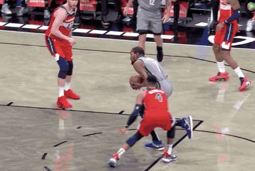 隔扣大中锋 几乎平框太恐怖 场均28分暴走