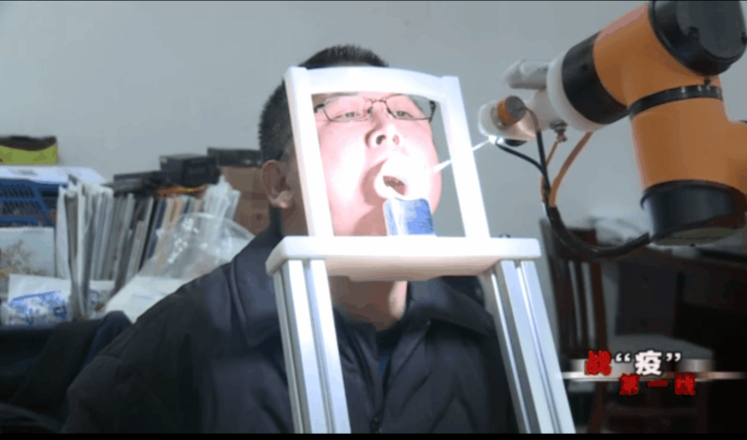 把咽拭子采样交给机器人!