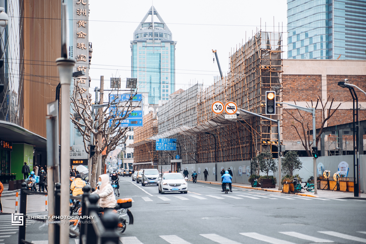 曾是上海最繁華的三大商業街之一 與南京路齊名 如今百貨商鋪接連關門 互動頭條