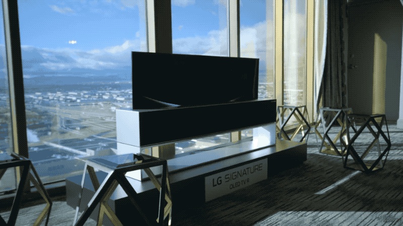 lg全球首款65吋卷曲升降式柔性屏电视,曾在 ces2019 期间令人眼前一亮