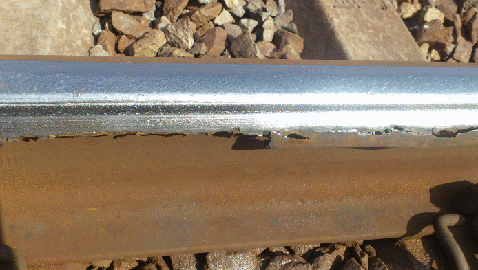 此时,就可以申请更换钢轨或钢轨表面波浪形磨耗当线路曲线侧磨达到9mm