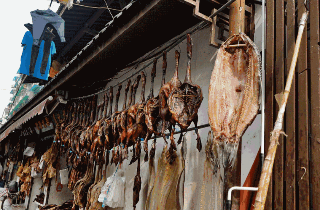 肉去哪儿了杭州一位阿姨斥资千元做腌肉挂在阳台却不翼而飞