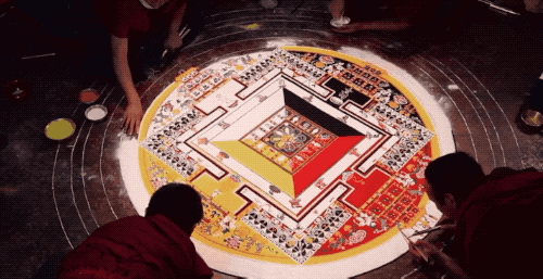 西藏那个画完就得抹掉的坛城沙画,是怎么费劲儿撒的沙?