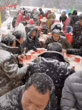 腊八了一起体验农村吃大席场面