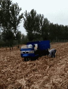 哥们,现在农村太智能化了,三轮车不开都能走企鹅号搞笑gif部落