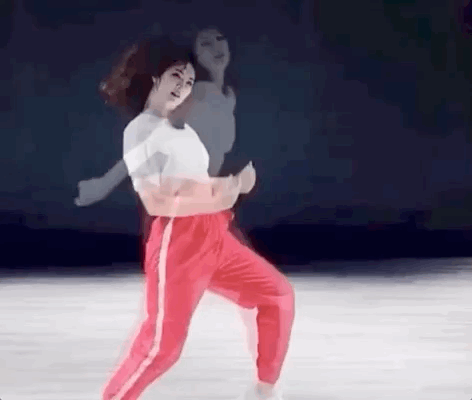 最常使用的身份,姚安娜要凭借自己"铁骨铮铮"的芭蕾舞素养来走上花路