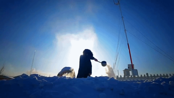 水量越多,呈现的效果越好,泼出去的开水会发出"嗖嗖嗖"的结冰声音